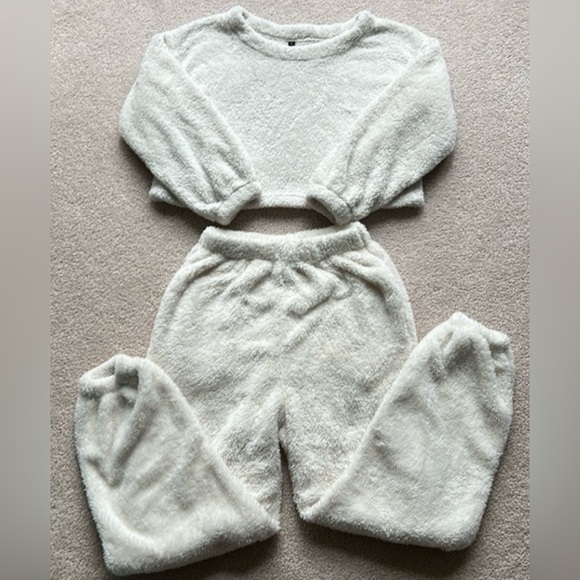 Amazon Cream Fuzzy Lounge Set - Picture 3 of 11